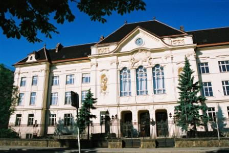 Hlavní budova Fakulty stavební VÚT, pohled z ulice Rybkova.